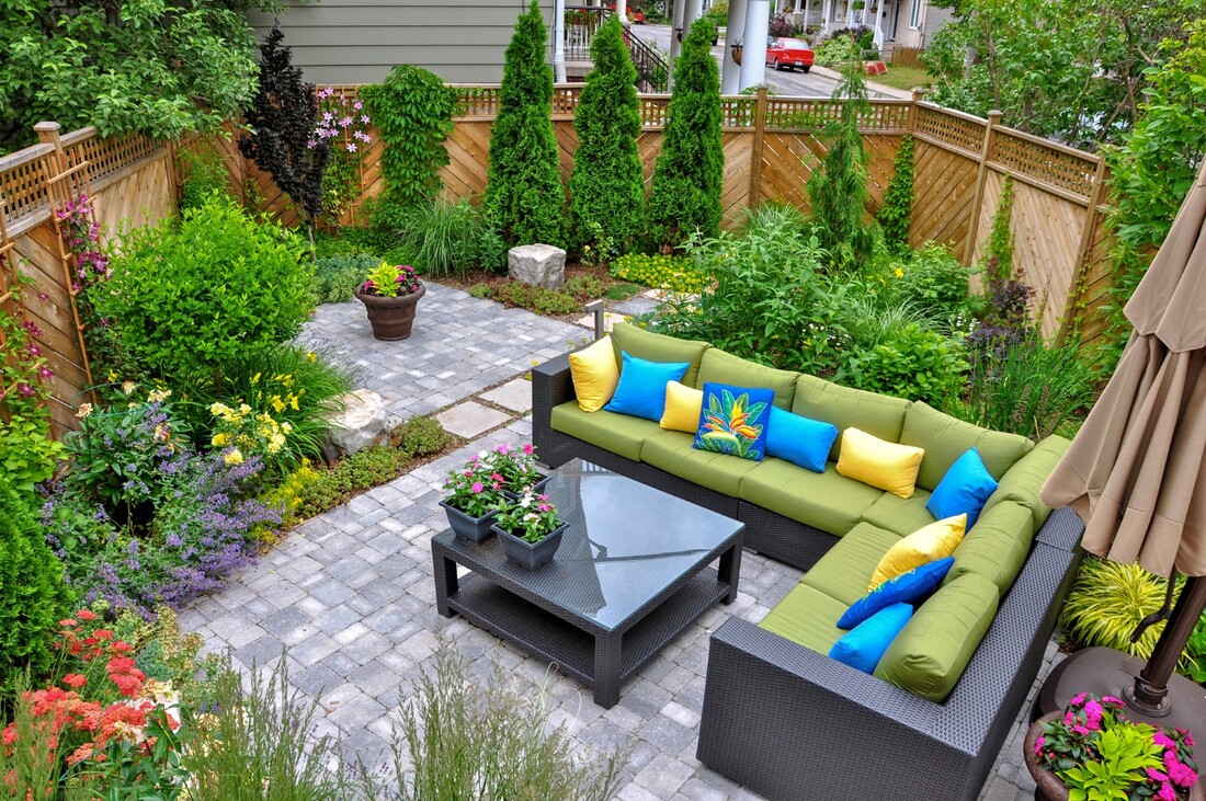 A picture of a backyard landscaping design